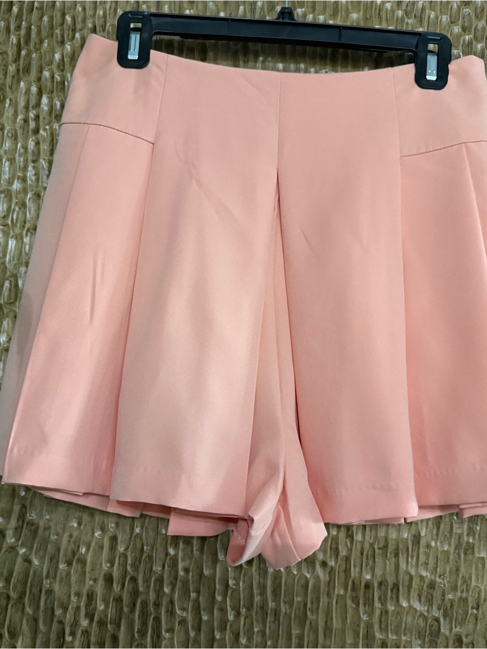 NWT. DO+BE Peach Pleated Skort, zipper and pockets